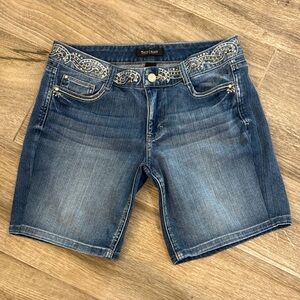 White House Black Market Feel Beautiful Embellished Shorts Sz 6 Worn 1x Mid Rise